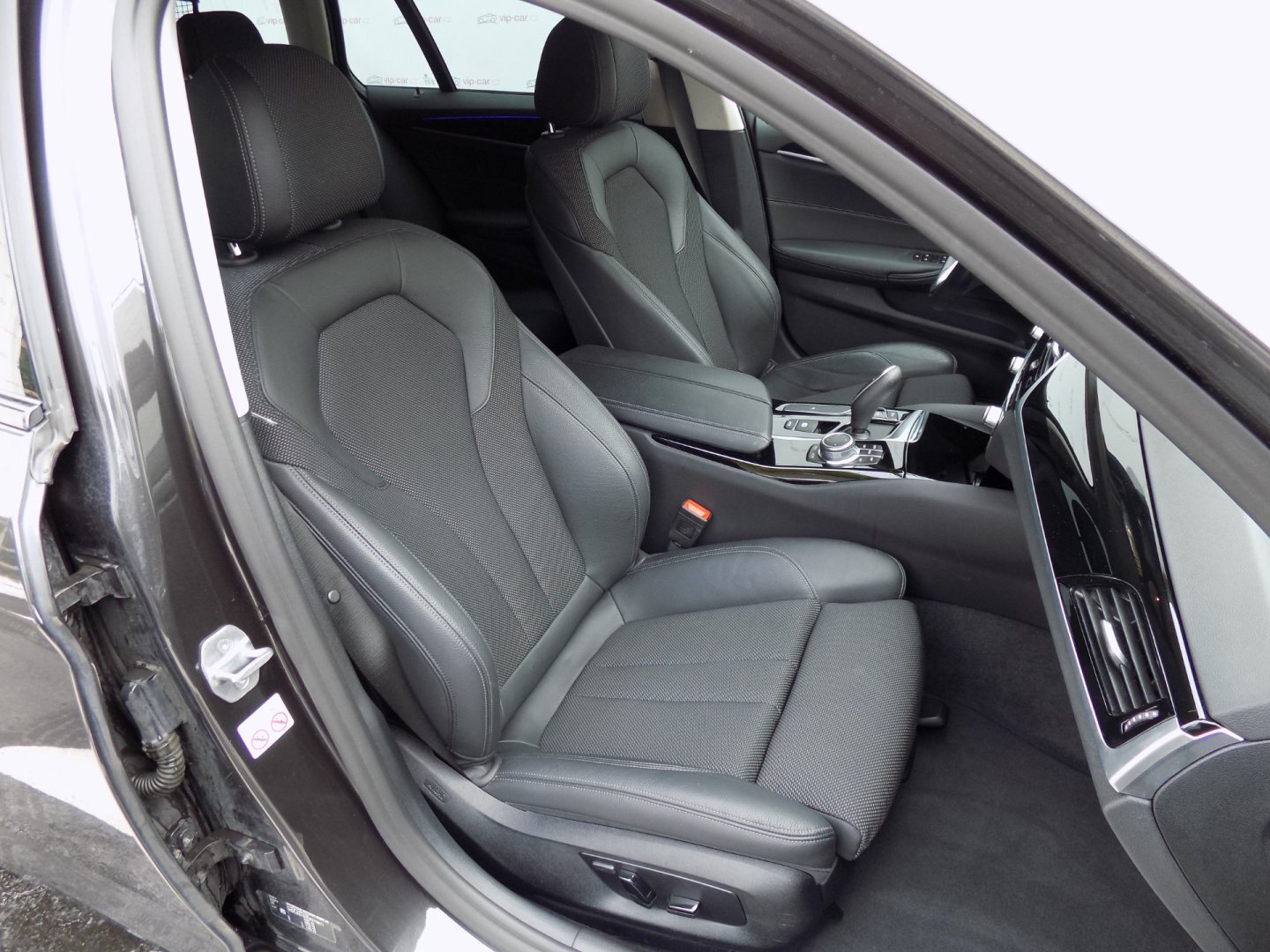 BMW Řada 5 Kombi 3,0 l 195 kw