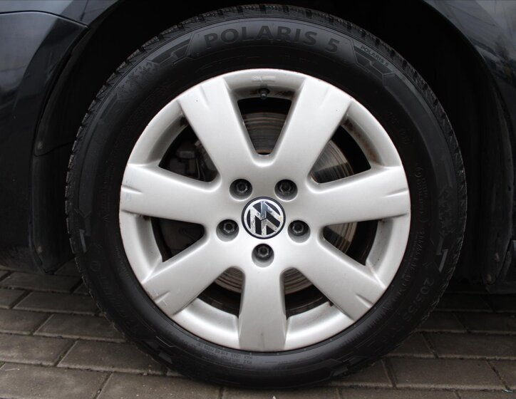 Volkswagen Passat Kombi 1,6 l 77 kw