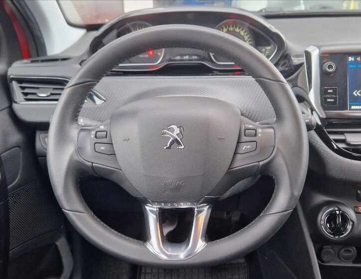 Peugeot 208 Hatchback 1,2 l 61 kw