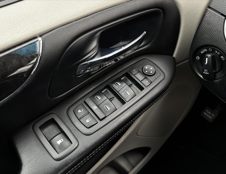 Chrysler Town & Country MPV 3,6 l 211 kw