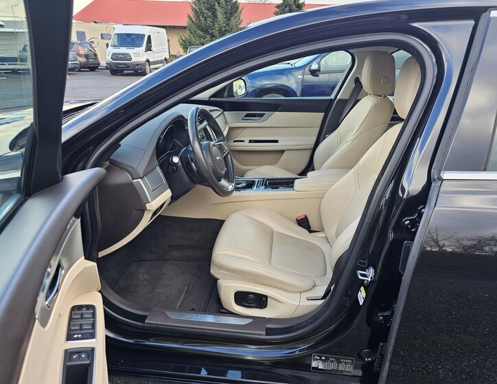 Jaguar XF Sedan 2,0 l 177 kw