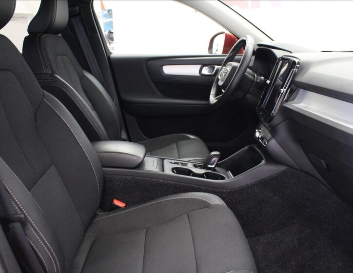 Volvo XC40 SUV / Terénní 2,0 l 182 kw