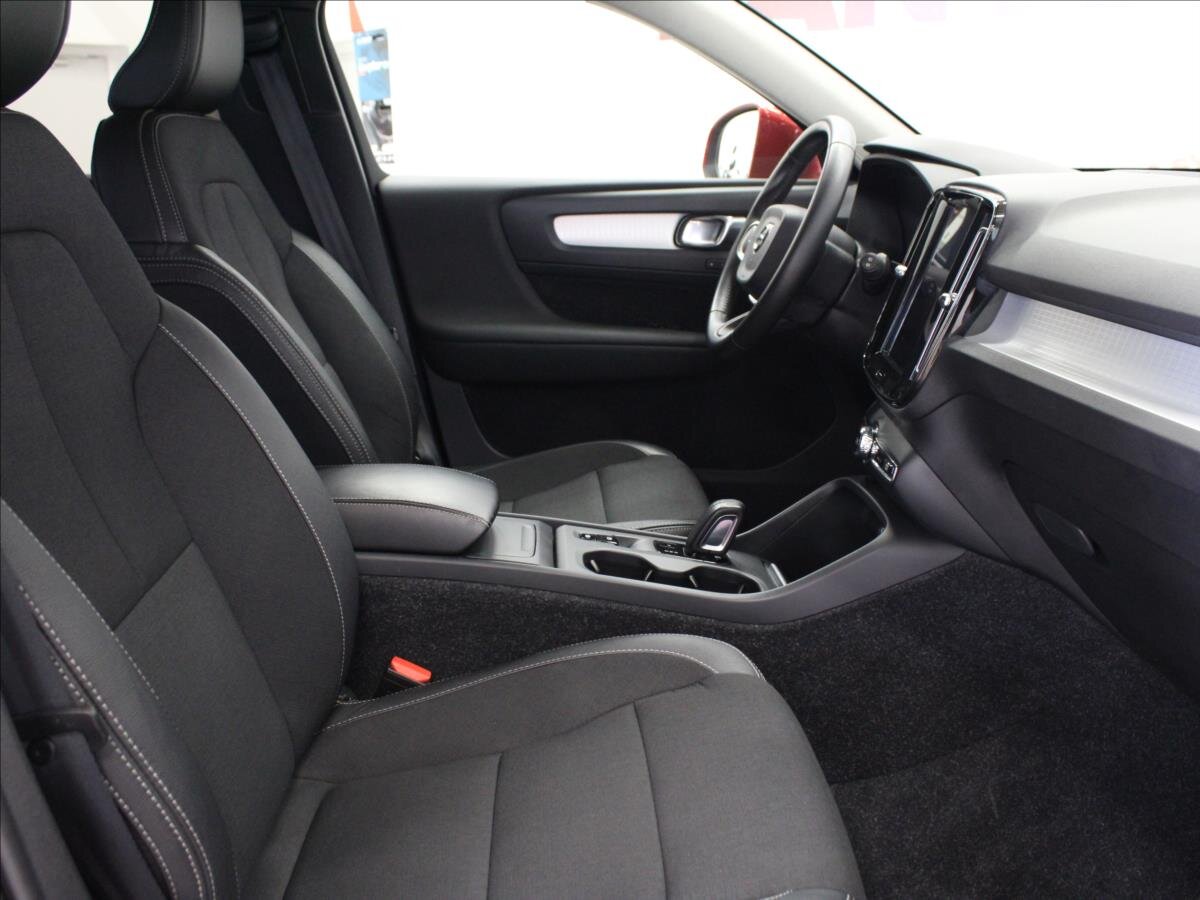 Volvo XC40 SUV / Terénní 2,0 l 182 kw