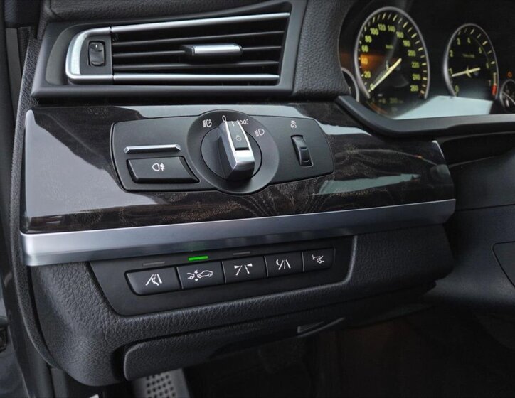 BMW Řada 7 Sedan / Limuzína 4,4 l 300 kw