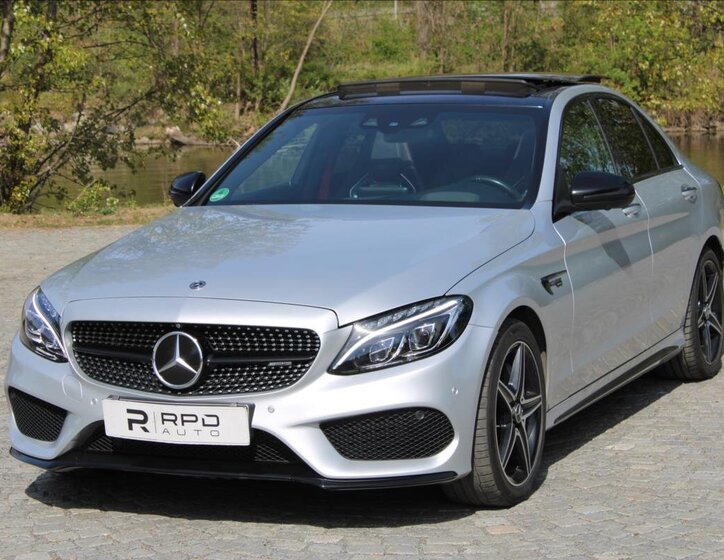 Mercedes-Benz Třídy C Sedan / Limuzína 3,0 l 270 kw