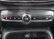 Volvo XC40 SUV / Terénní 2,0 l 182 kw