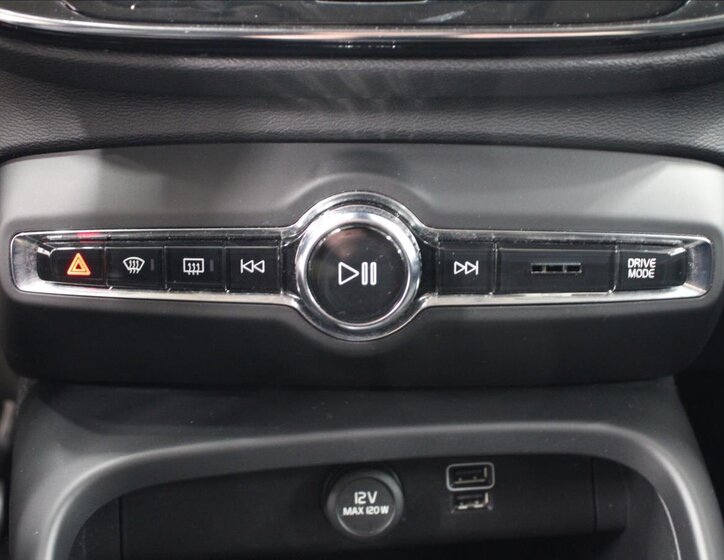 Volvo XC40 SUV / Terénní 2,0 l 182 kw