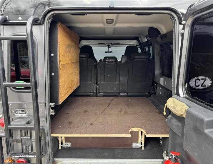 Land Rover Defender Skříň 2,2 l 90 kw