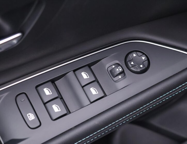 Peugeot 5008 SUV 1,2 l 96 kw