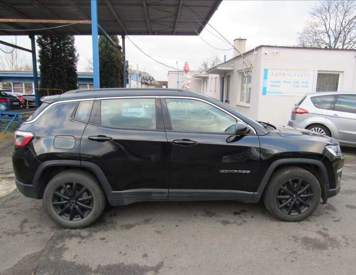 Jeep Compass SUV 1,4 l 103 kw