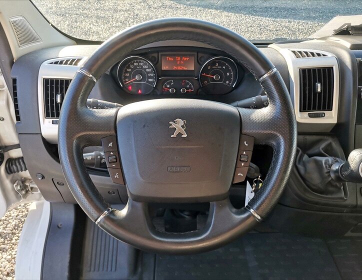 Peugeot Boxer Valník 2,2 l 121 kw