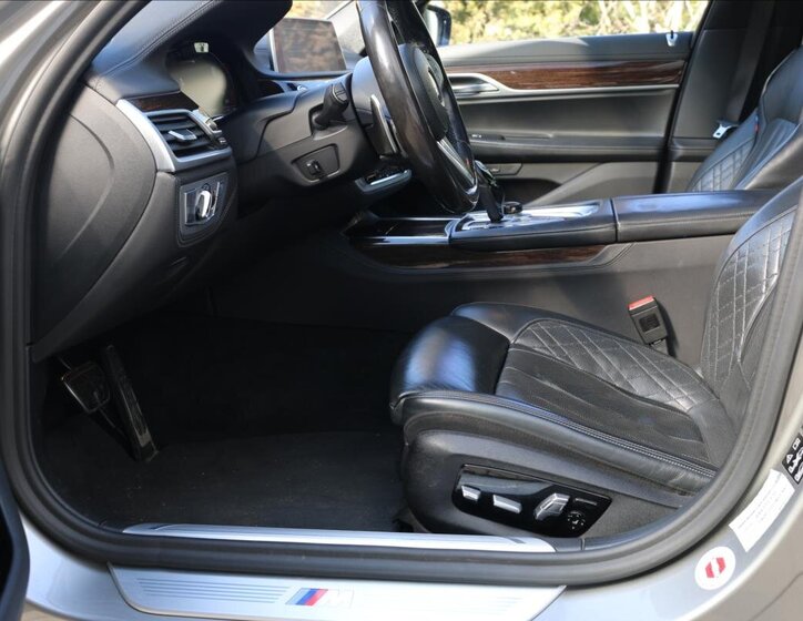 BMW Řada 7 Sedan / Limuzína 3,0 l 294 kw