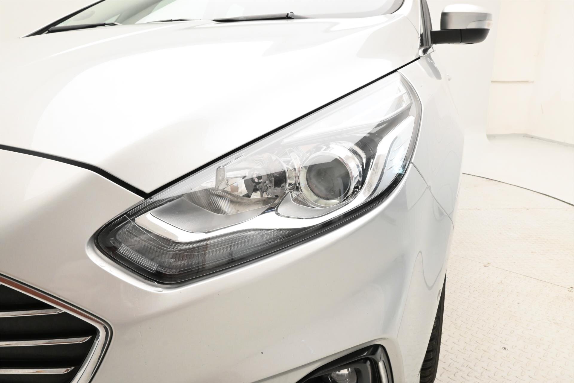 Ford S-MAX MPV 2,0 l 140 kw