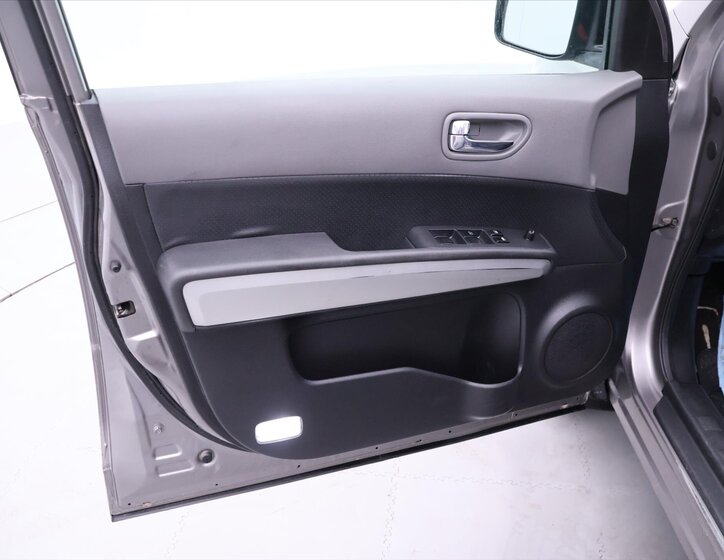 Nissan X-Trail SUV / Terénní 2,0 l 110 kw