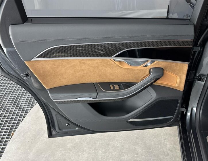 Audi S8 Sedan / Limuzína 4,0 l 420 kw