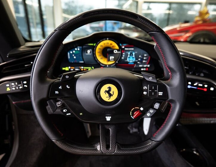 Ferrari SF90 Kupé 4,0 l 736 kw