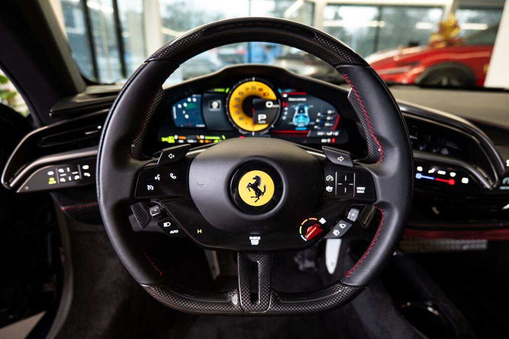 Ferrari SF90 Kupé 4,0 l 736 kw