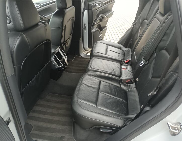 Porsche Cayenne Kombi 3,0 l 180 kw