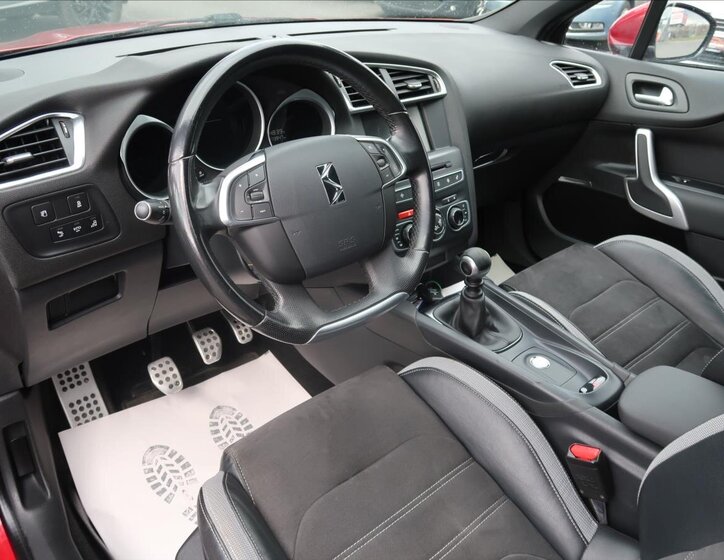 DS Automobiles DS4 Hatchback 1,6 l 88 kw