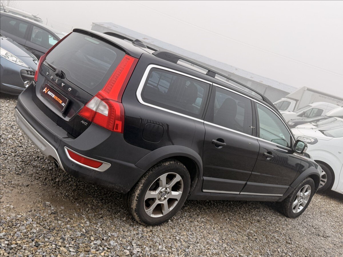 Volvo XC70 Kombi 2,4 l 151 kw