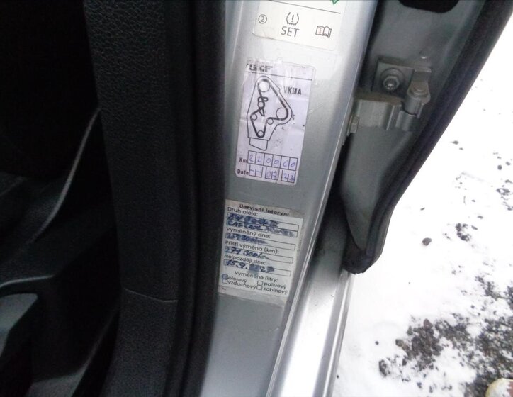 Volkswagen Golf Kombi 1,6 l 77 kw