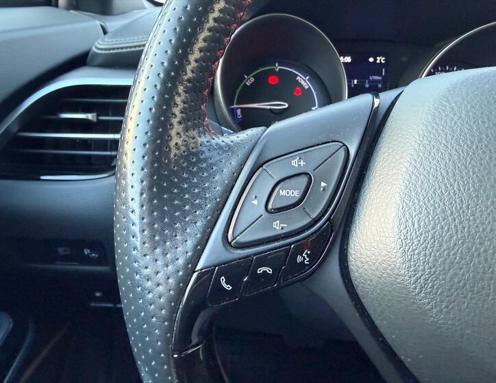 Toyota C-HR SUV 2,0 l 112 kw