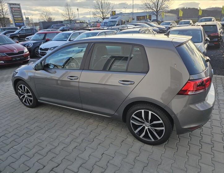 Volkswagen Golf 9