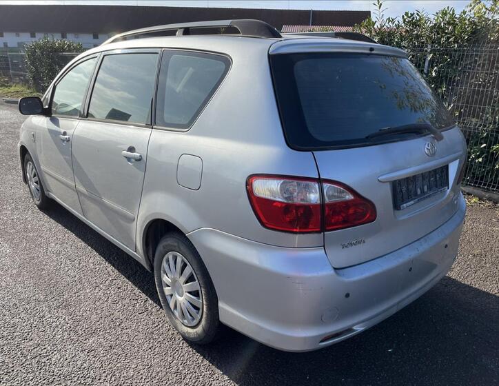 Toyota Avensis Verso 8