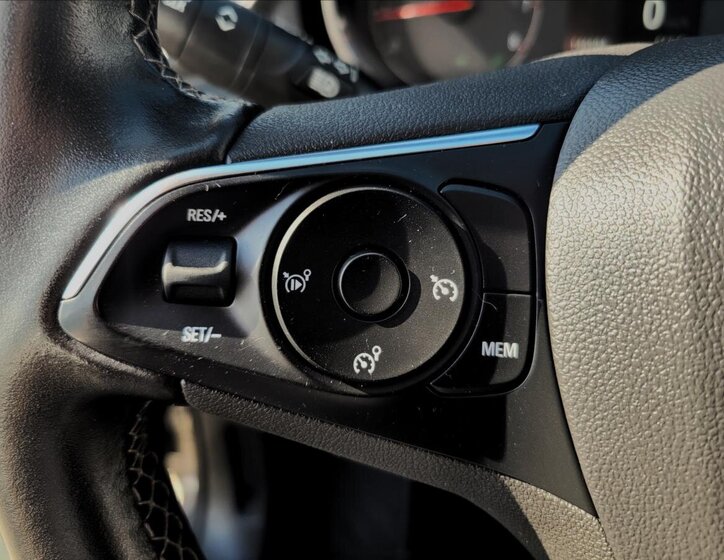 Opel Grandland X SUV / Terénní 1,5 l 96 kw