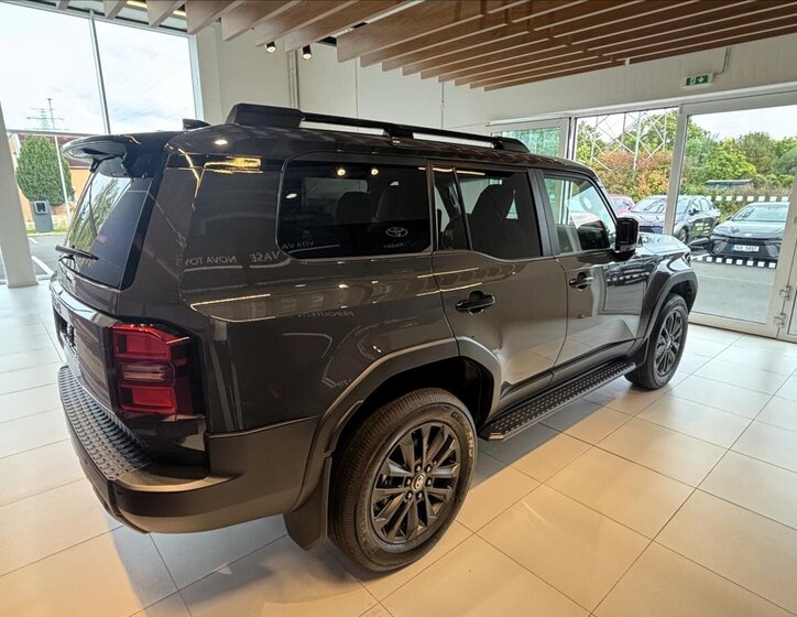 Toyota Land Cruiser SUV 2,8 l 150 kw