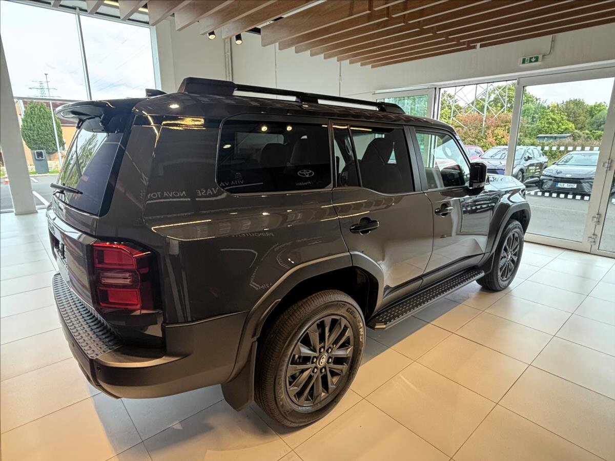 Toyota Land Cruiser SUV 2,8 l 150 kw