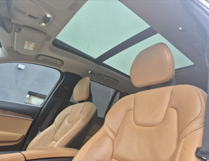 Volvo XC90 SUV / Terénní 2,0 l 165 kw