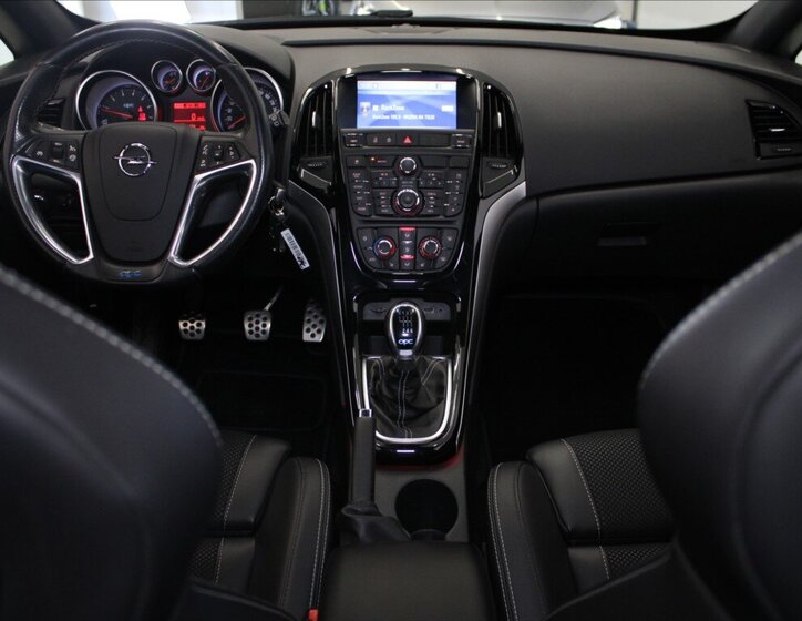 Opel Astra Hatchback 2,0 l 206 kw