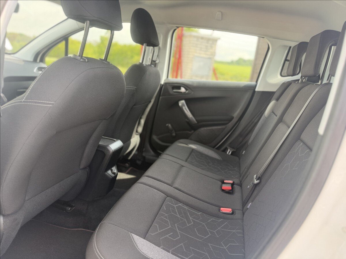 Peugeot 2008 SUV / Terénní 1,2 l 61 kw