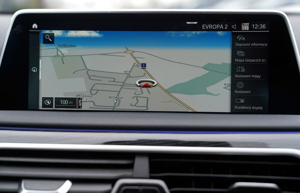 BMW Řada 7 Sedan 3,0 l 210 kw