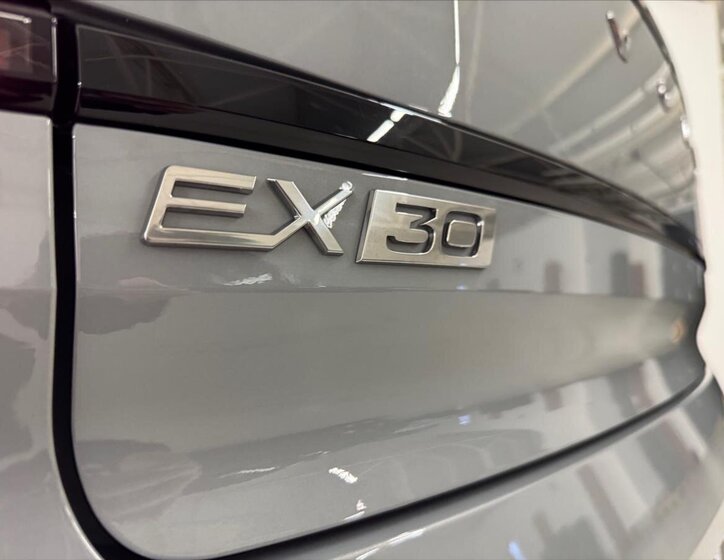 Volvo EX30 SUV 0,0 200 kw