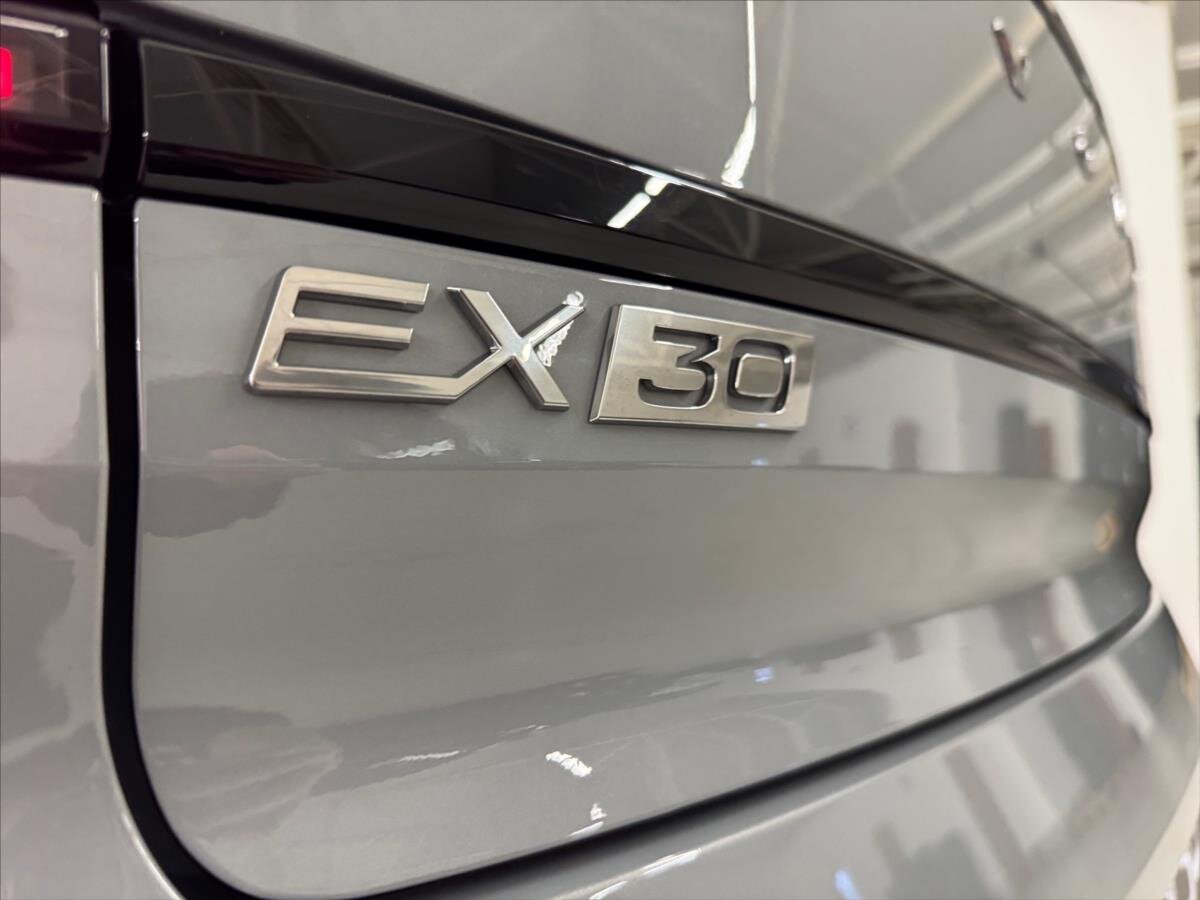 Volvo EX30 SUV 0,0 200 kw