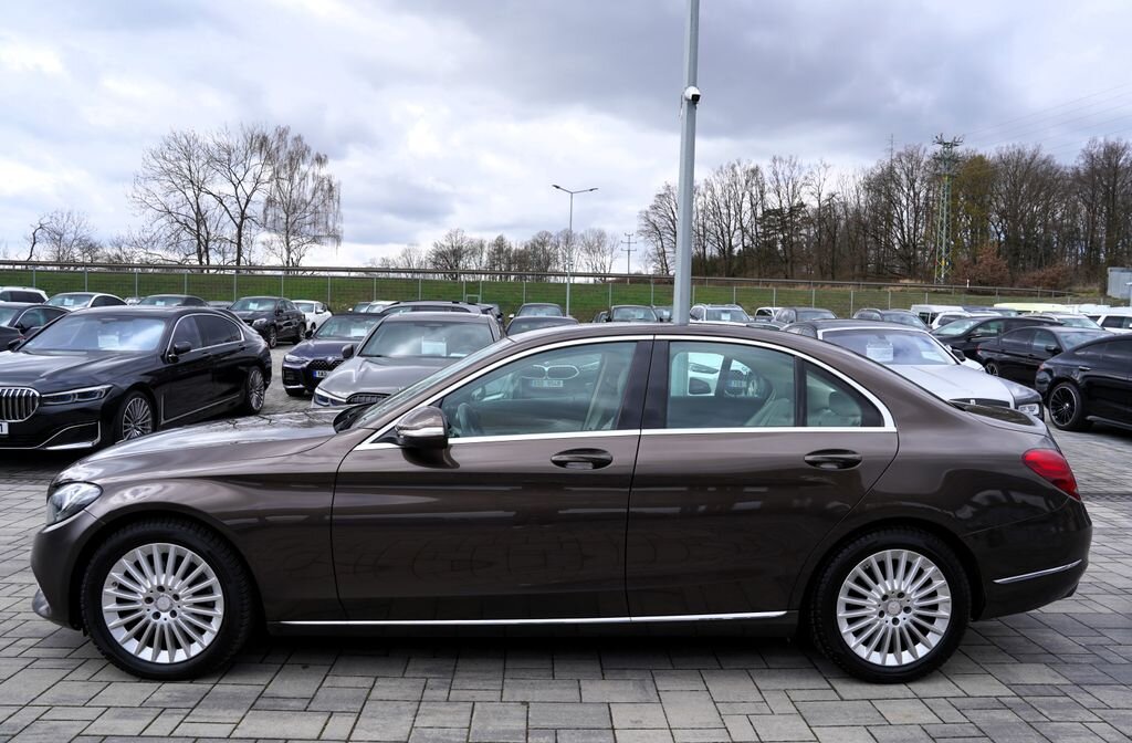 Mercedes-Benz Třídy C Sedan / Limuzína 1,6 l 115 kw