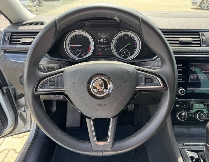 Škoda Superb 14