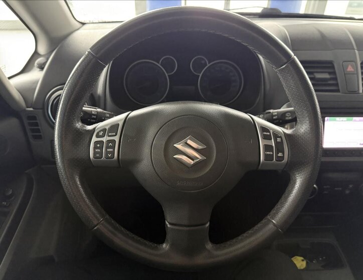 Suzuki SX4 Hatchback 2,0 l 99 kw
