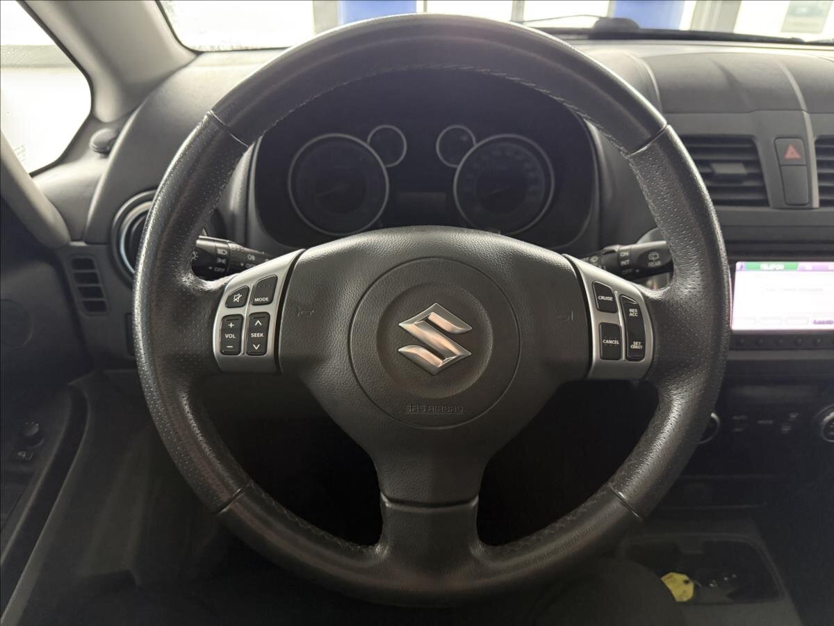 Suzuki SX4 Hatchback 2,0 l 99 kw