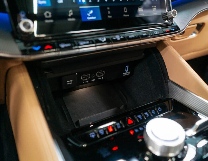 Jeep Grand Wagoneer 30