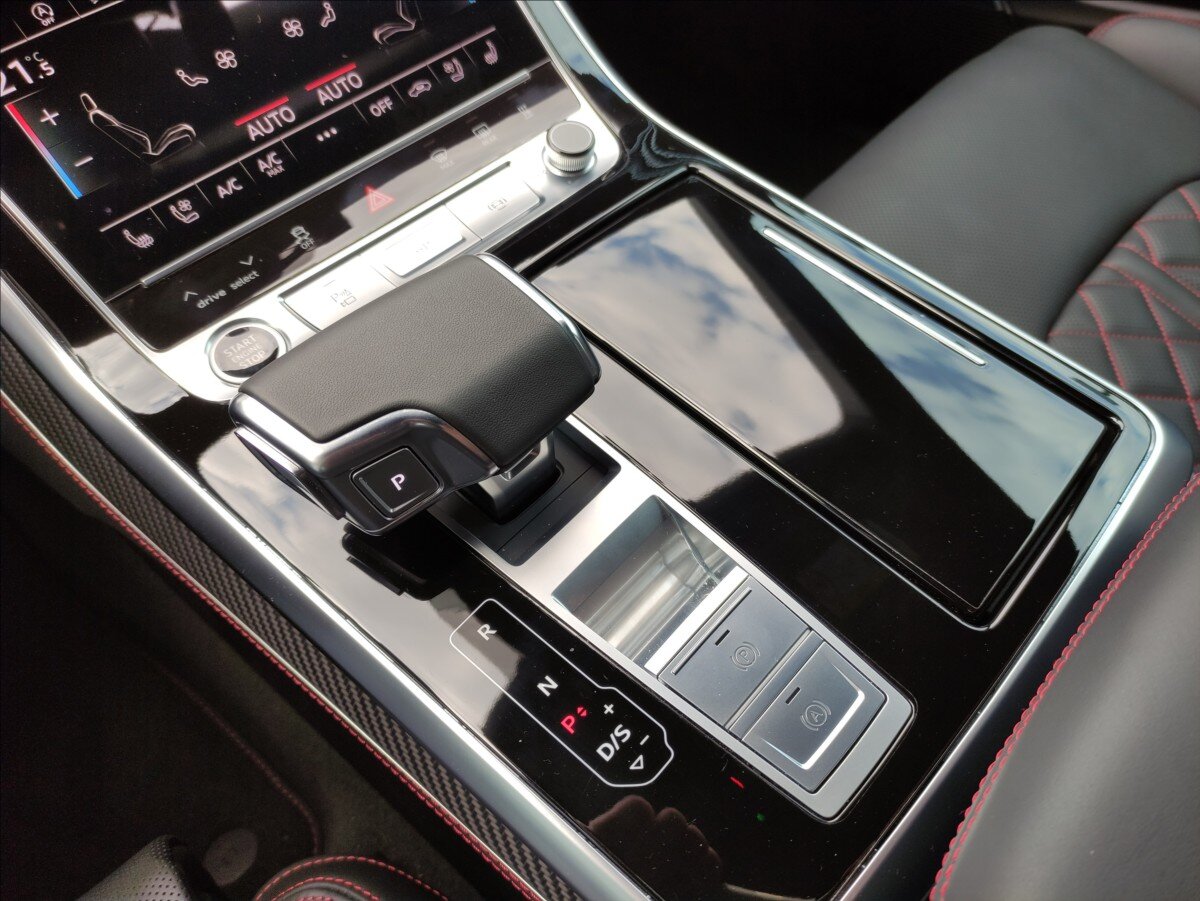 Audi Q8 SUV / Terénní 3,0 l 210 kw