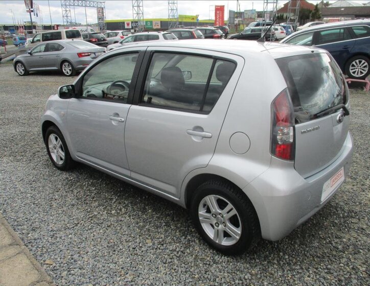 Subaru Justy Hatchback 998,0 51 kw