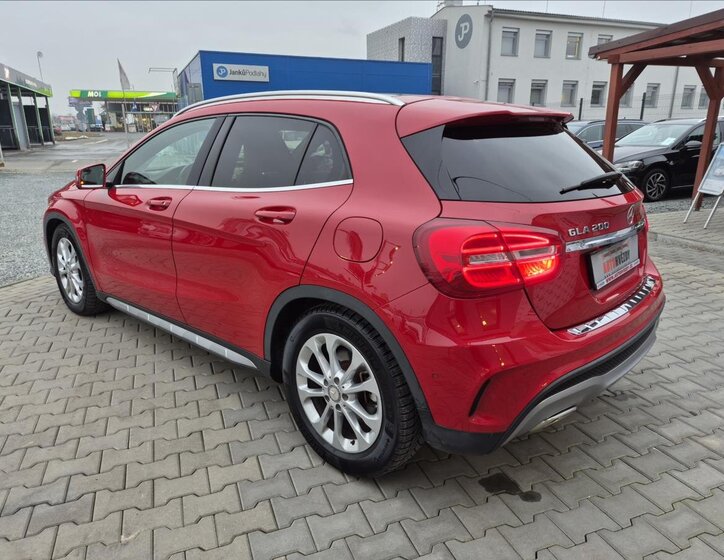 Mercedes-Benz GLA SUV 1,6 l 115 kw