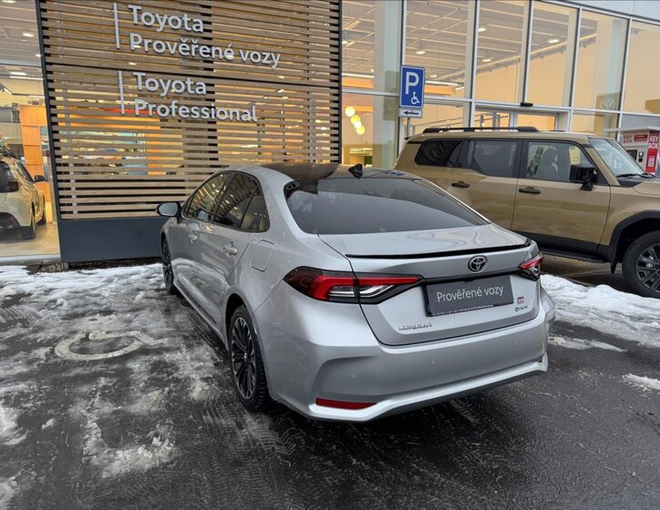 Toyota Corolla Sedan / Limuzína 1,8 l 72 kw