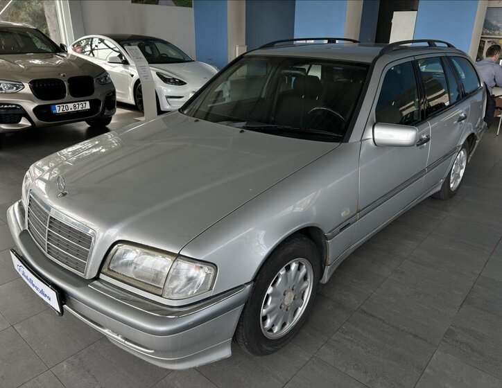 Mercedes-Benz Třídy C Kombi 2,0 l 141 kw