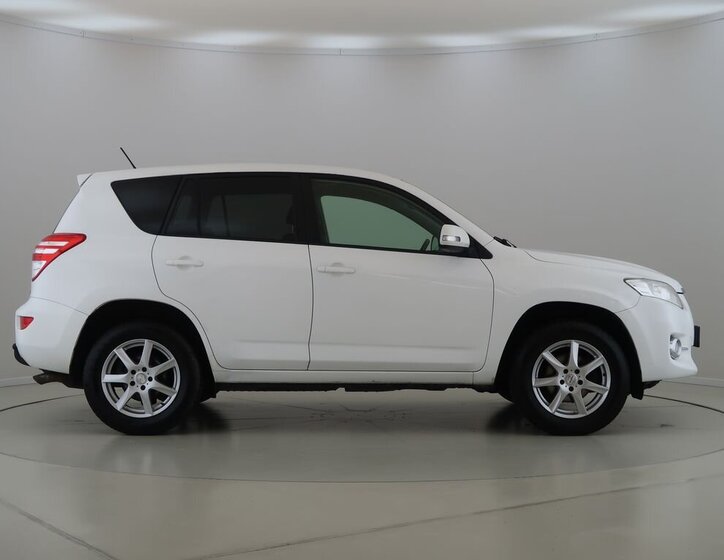 Toyota RAV4 SUV / Terénní 2,0 l 116 kw