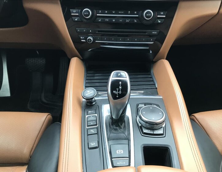 BMW X6 Sedan / Limuzína 3,0 l 190 kw