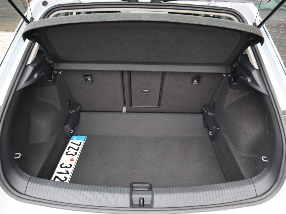 Volkswagen T-Roc CUV / Crossover 1,6 l 85 kw